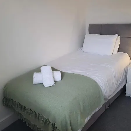 Apartment Elm By Cliftonvalley Bristol