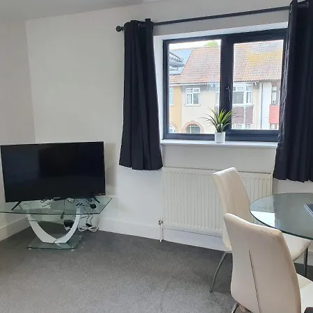 Apartment Elm By Cliftonvalley Bristol
